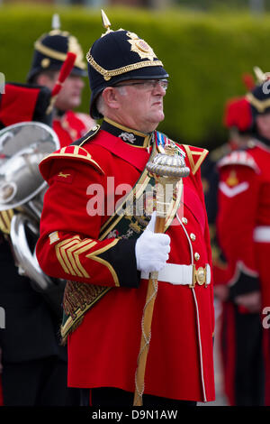 Preston Regno Unito, 22 giugno 2013. La banda del re la divisione in base alla Caserma Weeton a Preston mostrano militare alla Caserma Fulwood, Preston, Lancashire . I soldati e le donne, cadetti e veterani rappresentano la Royal Navy, l esercito e la Royal Air Force provenienti da tutto il Nord Ovest: Cheshire, Cumbria, Lancashire, Merseyside e Greater Manchester. Il Preston mostrano militare è il display più grande da parte delle forze armate in Inghilterra del Nord Ovest. Credito: Mar fotografico/Alamy Live News Foto Stock