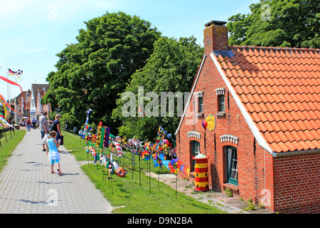 Germania, Bassa Sassonia, East Friesland, krummhoern, greetsiel, vista locale, storicamente, floodgate Harbour, taglierina Harbour, N Foto Stock