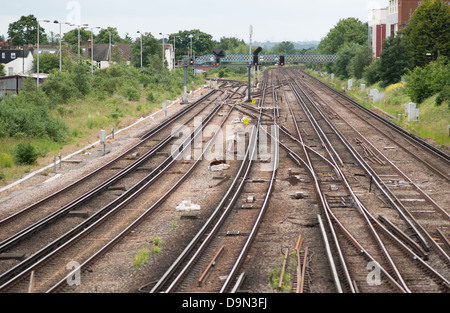 Linea ferroviaria diretta via in direzione sud-ovest da Wimbledon Station di Londra, Regno Unito Foto Stock