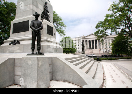 General Sherman statua e il Tesoro USA Edificio, Washington DC Foto Stock