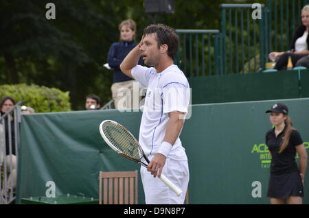 Slough, Berkshire, Inghilterra. Il 22 giugno 2013. La sfida Boodles torneo di tennis. Zeballos versus Thiemo de Bakker. Foto Stock