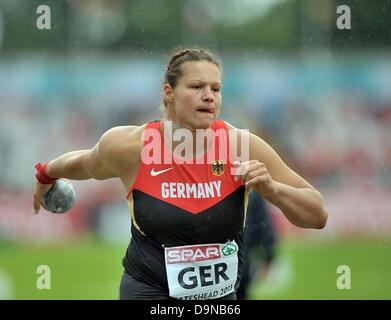 Gateshead. Tyne and Wear. Regno Unito. Il 23 giugno, 2013. Christina Schwanitz (GER). Womens colpo messo. Giorno 2. Il Team Europeo di Atletica. Gateshead. Tyne and Wear. Regno Unito. Foto Stock