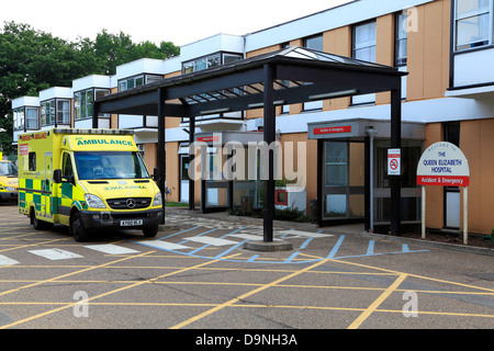 Kings Lynn, Queen Elizabeth Hospital, NHS, Norfolk, Inghilterra, Regno Unito, Inglese negli ospedali, ambulanza Servizio Sanitario Nazionale Foto Stock