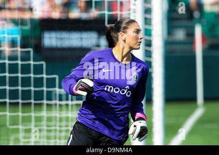 Rochester, NY, STATI UNITI D'AMERICA. Il 23 giugno, 2013. Giugno 23, 2013: Seattle regnare FC portiere speranza solo #1 durante la prima metà del gioco come il Regno di Seattle FC legato il Western New York Flash 1-1 a Sahlen's Stadium a Rochester, New York. ©csm/Alamy Live News Foto Stock