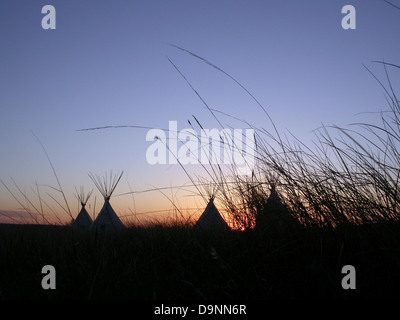 Fort Unione monumento nazionale tende Tepee erba tramonto 1382. Foto Stock