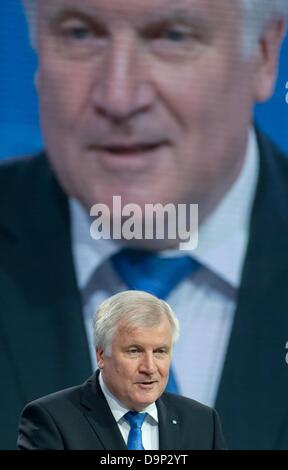 Berlino, Germania. Il 24 giugno 2013. CSU leader del partito, Premier bavarese Horst Seehofer parla di un CDU/CSU programma elettorale il congresso di Berlino, Germania, 24 giugno 2013. Entrambe le parti presentano il loro programma comune per il 2013-2017 periodo legislativo. Foto: Tim Brakemeier Foto Stock