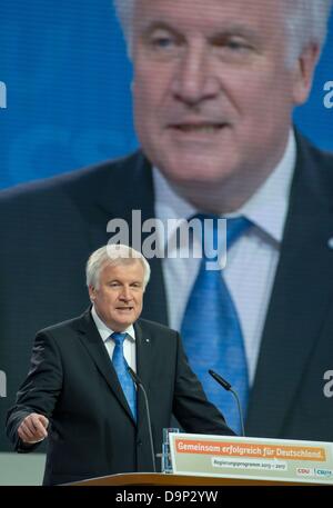 Berlino, Germania. Il 24 giugno 2013. CSU leader del partito, Premier bavarese Horst Seehofer parla di un CDU/CSU programma elettorale il congresso di Berlino, Germania, 24 giugno 2013. Entrambe le parti presentano il loro programma comune per il 2013-2017 periodo legislativo. Foto: Tim Brakemeier Foto Stock