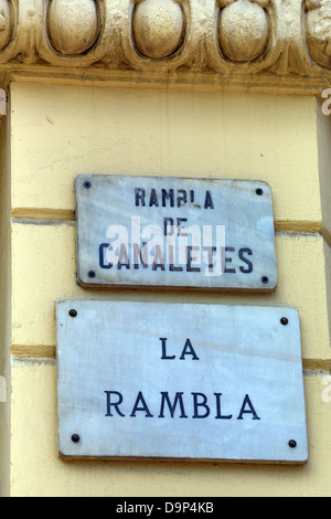 La Rambla strada segno e Rambla de Canaletes nelle Ramblas, Barcelona, Spagna Foto Stock