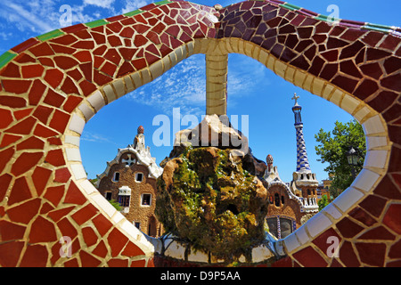 Parc Guell Park con architettura deisgned da opere di Antoni Gaudì a Barcellona, Spagna Foto Stock