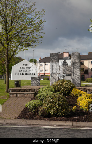 Il repubblicano memorial con Free Derry Corner in background Derry Londonderry Irlanda del Nord Foto Stock