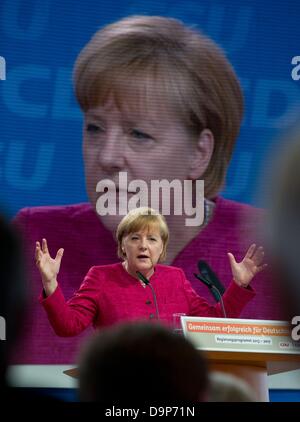 Berlino, Germania. Il 24 giugno 2013. CDU di leader di partito e il Cancelliere tedesco Angela Merkel parla di un CDU/CSU programma elettorale il congresso di Berlino, Germania, 24 giugno 2013. Entrambe le parti presentano il loro programma comune per il 2013-2017 periodo legislativo. Foto: Tim Brakemeier Foto Stock