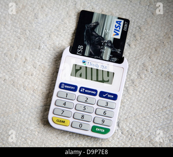 Ezio Lloyds Bank card reader online banking dispositivo di sicurezza Foto Stock