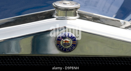 1928 Morris Oxford vintage classic car logo badge Marca marca motif e del tappo del radiatore Foto Stock