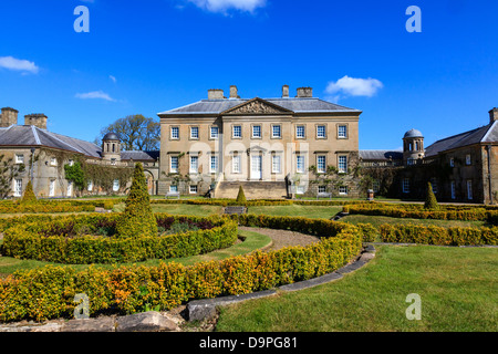 La facciata anteriore di Dumfries House, nei pressi di Cumnock, Ayrshire, in Scozia. Foto Stock