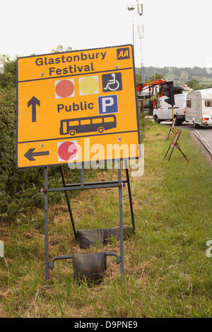 Pilton Somerset REGNO UNITO. Il 24 giugno 2013. Il festival di Glastonbury avviene a Pilton - 135.000 tifosi inizieranno ad arrivare il mercoledì mattina con congestione previsto lungo la A361 - Pilton. Glastonbury, Somerset, Regno Unito. Foto Stock