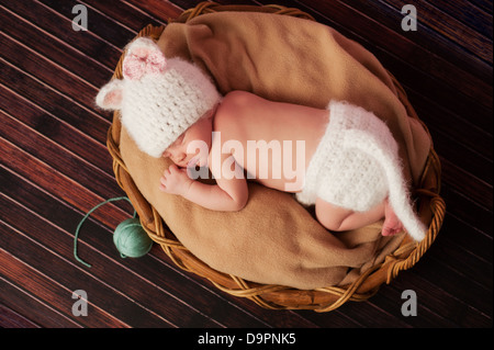 Neonato ragazza in Costume gattino Foto Stock