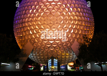 Epcot Center park sfera geodetica di notte. Foto Stock