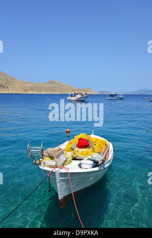 La pesca tradizionale barca, porto di Emporio, Halki (Chalki), Rodi (Rodi) Regione, del Dodecaneso, Egeo Meridionale, Grecia Foto Stock