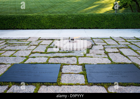 John F Kennedy grave, il Cimitero di Arlington, Virginia, Stati Uniti d'America Foto Stock