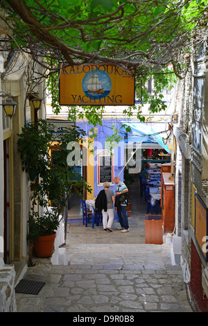 Scena di strada, Symi (SIMI), Rodi (Rodi) Regione, del Dodecaneso, Egeo Meridionale Regione, Grecia Foto Stock