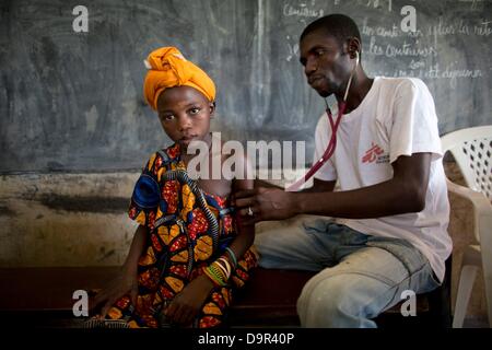 Malato a MSF clinica mobile nella Repubblica centrale africana Foto Stock