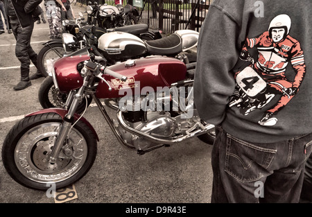 Rickman Matisse Cafe racers a Brooklands Museum Ton-fino al giorno Foto Stock