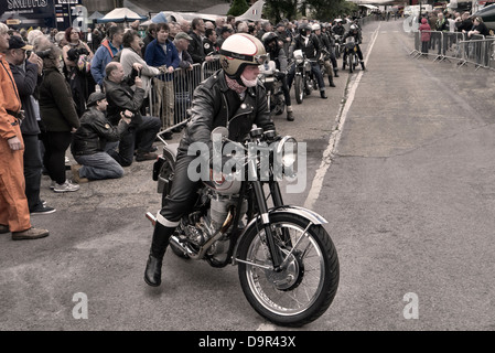 Ton fino al giorno di Brooklands Museum que per la prova di collina. Foto Stock