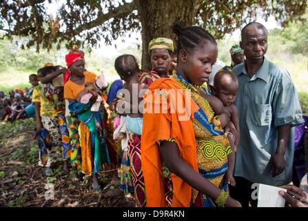 MSF clinica mobile nella Repubblica Centrafricana trattare le persone da malaria Foto Stock