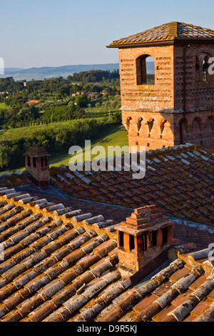 Fascio sul tetto di un hotel, Castello delle Quattro Torra, Siena, in provincia di Siena, Toscana, Italia Foto Stock