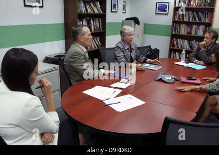 002 Centro per il progresso americano tiene la discussione affrontando nel passato, nel presente e nel futuro di confine sudoccidentale S. Foto Stock