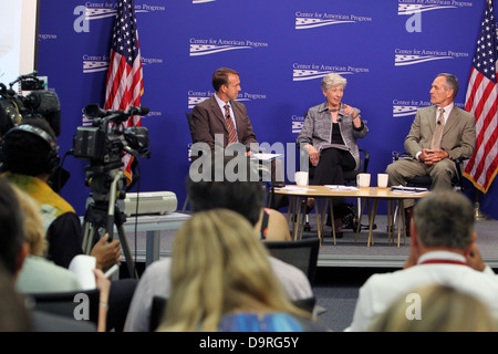 004 Centro per il progresso americano tiene la discussione affrontando nel passato, nel presente e nel futuro di confine sudoccidentale S. Foto Stock