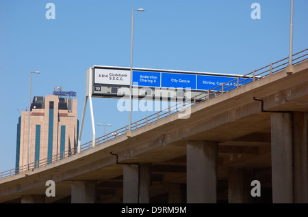 Approccio al Kingston Bridge a Glasgow, Scozia Foto Stock