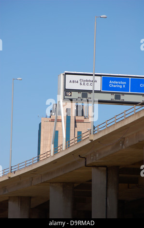 Approccio al Kingston Bridge a Glasgow, Scozia Foto Stock