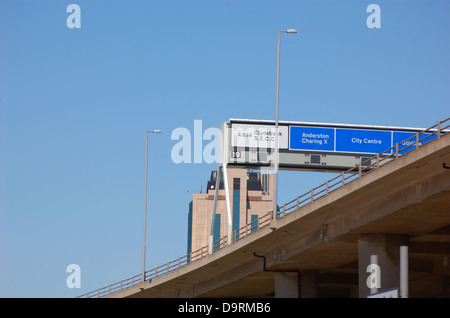 Approccio al Kingston Bridge a Glasgow, Scozia Foto Stock