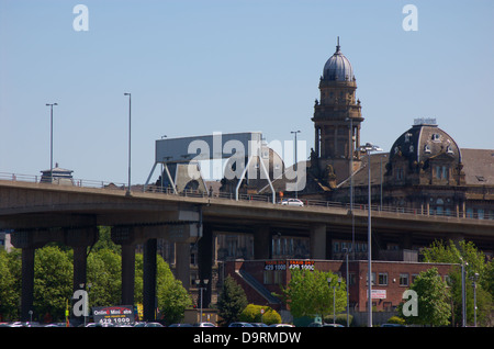 Approccio al Kingston Bridge a Glasgow, Scozia Foto Stock