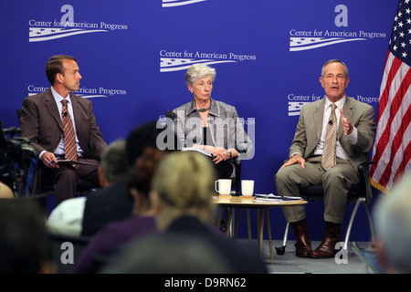 012 Centro per il progresso americano tiene la discussione affrontando nel passato, nel presente e nel futuro di confine sudoccidentale S. Foto Stock