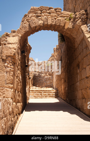 Israele , città porto Cesarea Keysarya costruito il re Erode il Grande c 21BC dopo l'imperatore Cesare Augusto dettaglio ruderi del Teatro Romano Foto Stock