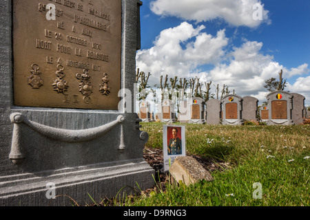 La prima guerra mondiale il cimitero militare Oeren vicino a Veurne con tombe del belga prima guerra mondiale uno dei soldati, Fiandre Occidentali, Belgio Foto Stock