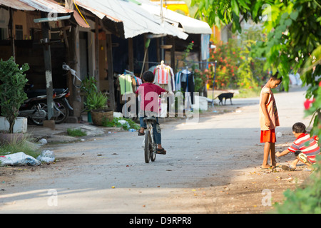 La vita quotidiana nelle zone rurali Kampot provincia della Cambogia Foto Stock