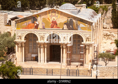 Israele Gerusalemme vecchia città Mount of Olives Basilica dell Agonia o la chiesa di tutte le nazioni nel giardino del Getsemani 1924 Foto Stock