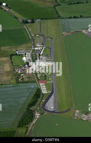 Vista aerea del campo di aviazione Breighton vicino a Selby, Yorkshire Foto Stock