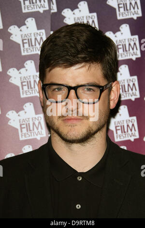 JAMES ALEXANDROU UK Gold. PREMIERE MONDIALE apertura notturna GALA DEL 12TH EAST END FILM FESTIVAL LIMEHOUSE Londra Inghilterra 25 Ju Foto Stock