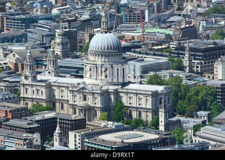 Vista aerea della cattedrale di St Paul e la cupola estate Foto Stock