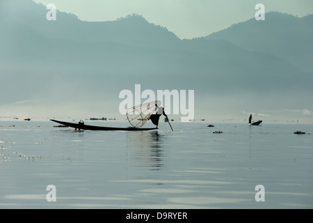 I pescatori, Lago Inle, Taunggyi distretto, Stato Shan, Myamar (Birmania) Foto Stock