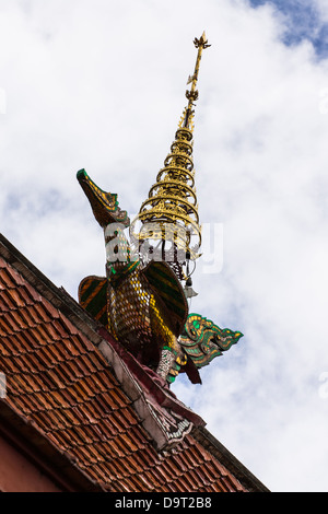 Swan gable apice in stile tailandese Foto Stock