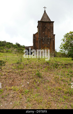 Le rovine della abbandonato la Chiesa cattolica sul Bokor Hill nella provincia di Kampot in Cambogia Foto Stock