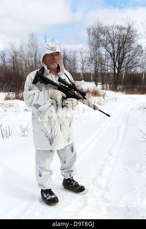 Coyote caccia in inverno Foto Stock