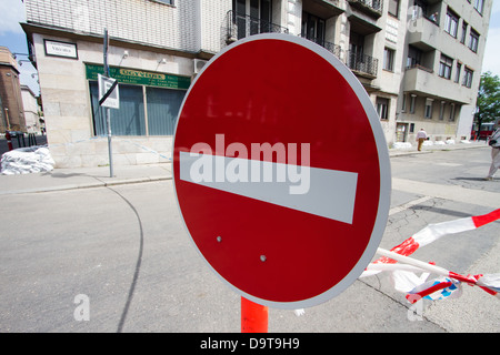 Nessun segno di entrata in una polizia area chiusa a Budapest Ungheria Foto Stock