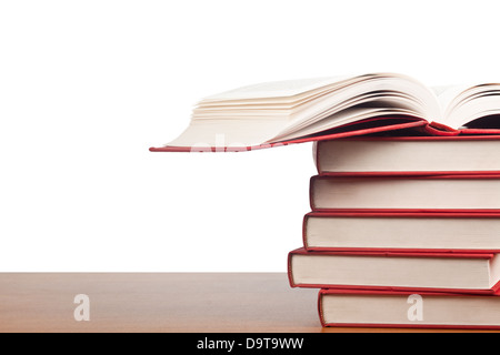 Pila di libri su un tavolo Foto Stock