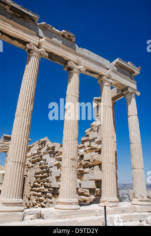Dettaglio delle colonne e il fregio del tempio di Eretteo all Acropoli di Atene Foto Stock